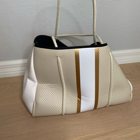 Haute Shore Tote and Pouch - Picture 3 of 7